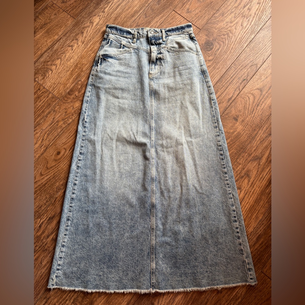 $118 EUC We the free “come as you are denim maxi skirt” size 2 - Picture 2 of 5